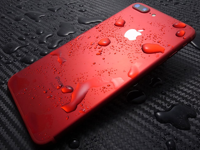 【写真レビュー】iphone 7 Plus Product Red Special Edition（および同じredの純正ケースなど）