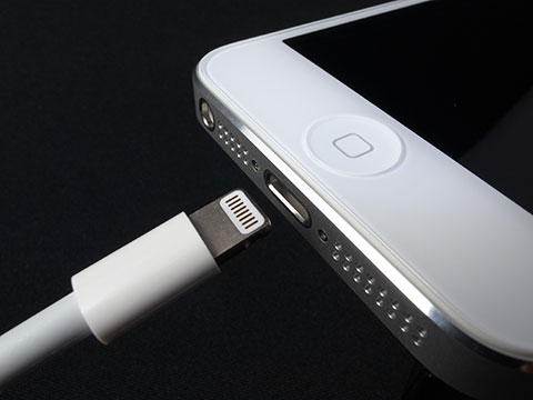 コラム Dockコネクタ 30ピン 端子のケーブルやスピーカーを 新しいiphone 5s 5cで使えるようにする Lightning 30ピンアダプタ Iをありがとう