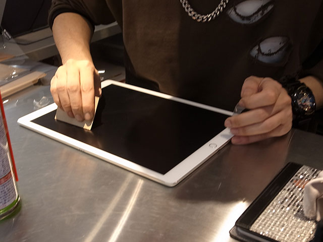 iPad Pro用液晶保護フィルムの貼り付けサービス
