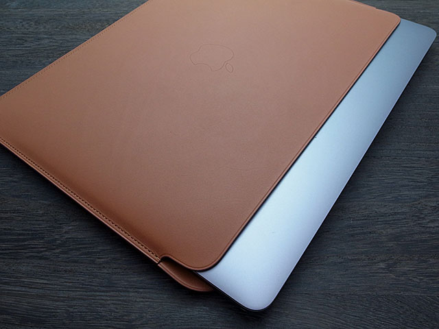 レビュー】12インチMacBook用レザースリーブ：Apple純正の本革製収納 