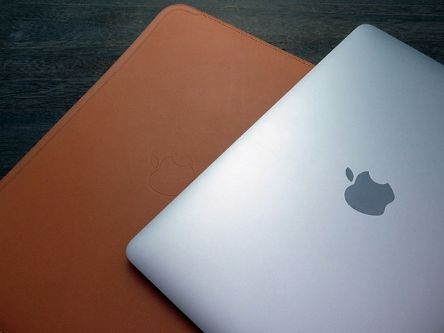 レビュー】12インチMacBook用レザースリーブ：Apple純正の本革製収納 