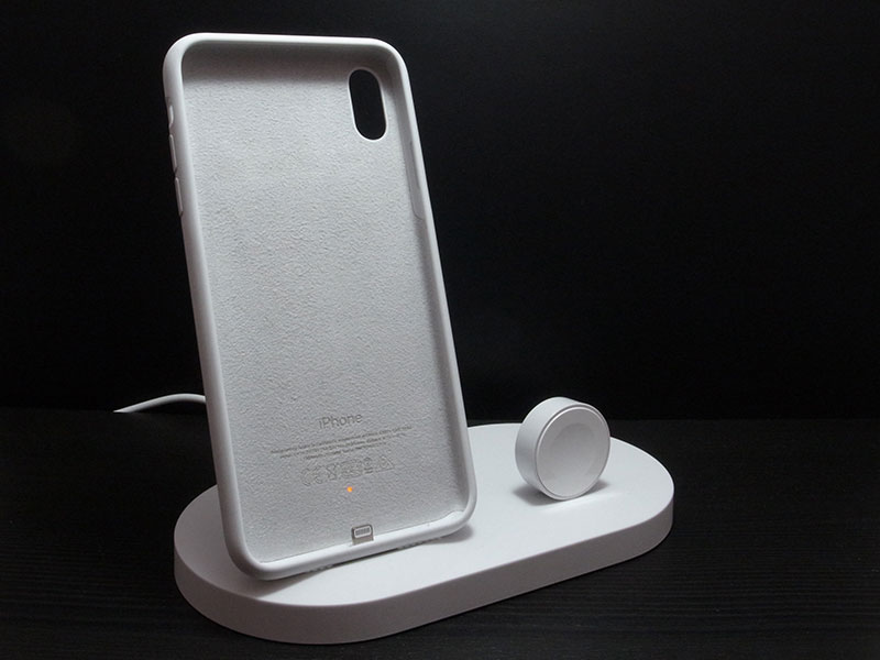 Belkin BOOST↑UP ワイヤレス充電ドック（iPhone + Apple Watch向け、USB-Aポート付き）
