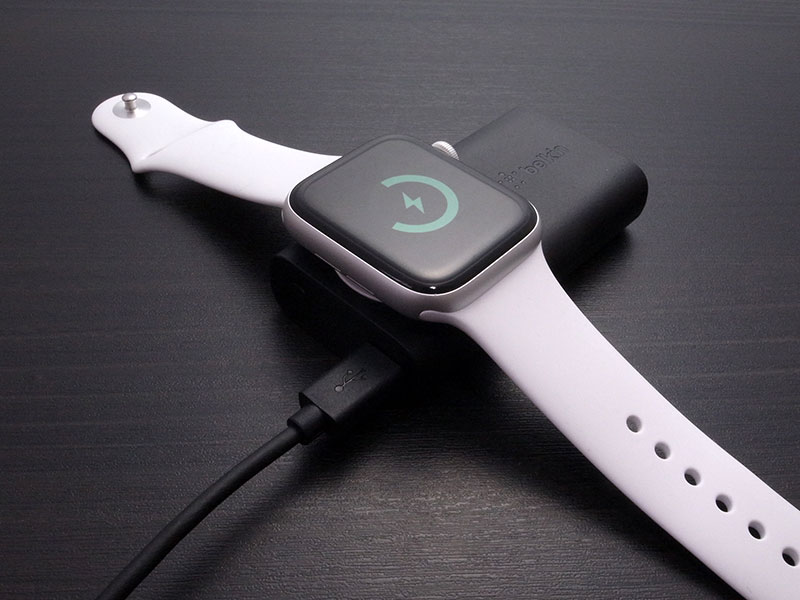Belkin BOOST↑CHARGE Apple Watch用モバイルバッテリー（2,200mAh）