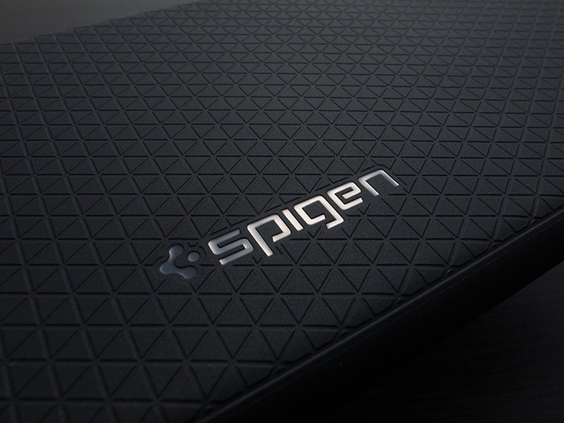 Spigen iPhone SE（第2世代）ケース リキッド・エアー