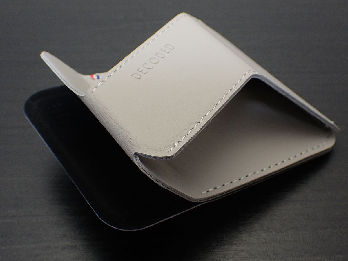 Decoded Leather Card Sleeve Stand
