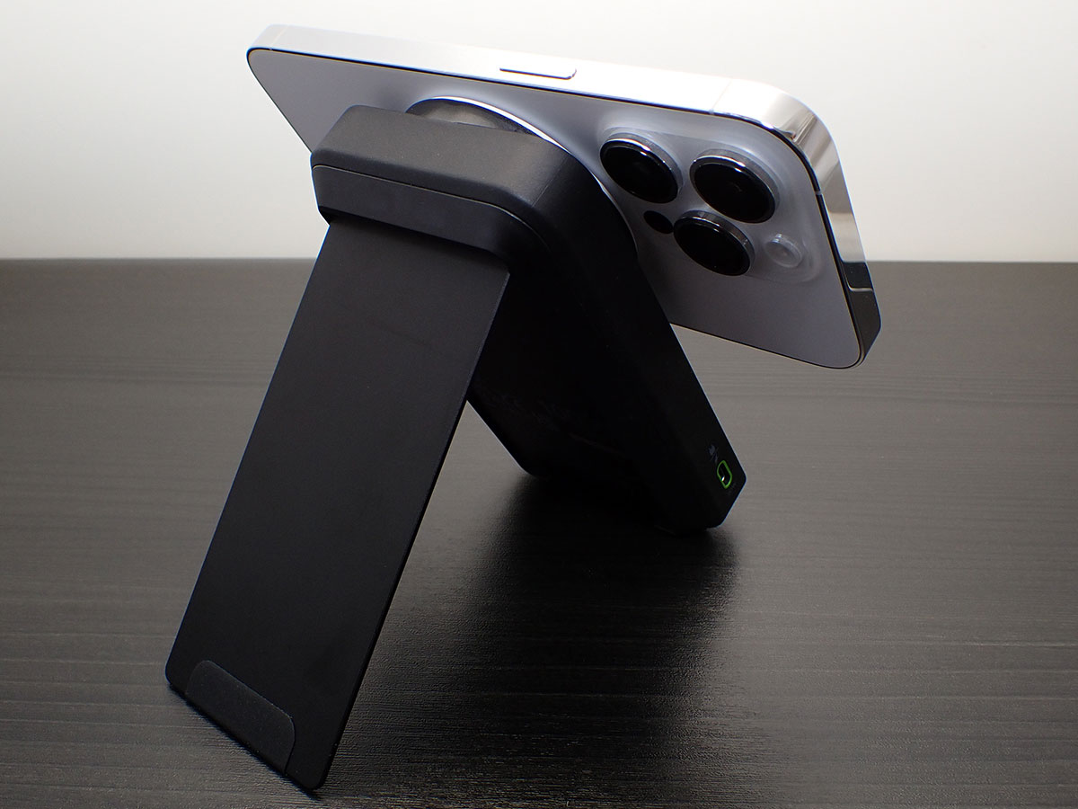 mophie powerstation 10K stand with MagSafe