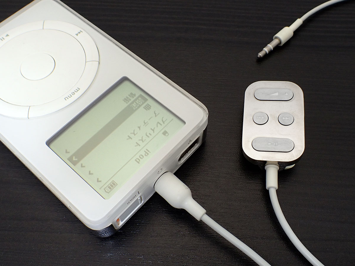 iPod インナーイヤー型ヘッドフォン（リモコン付き）