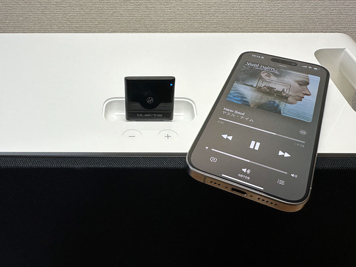 iPod Hi-FiとBluetoothレシーバーでワイヤレス接続したiPhone 15 Pro