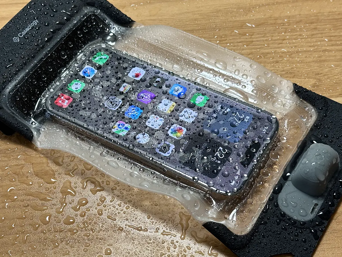 Caseology 真空ポンプ搭載スマホ防水ケース