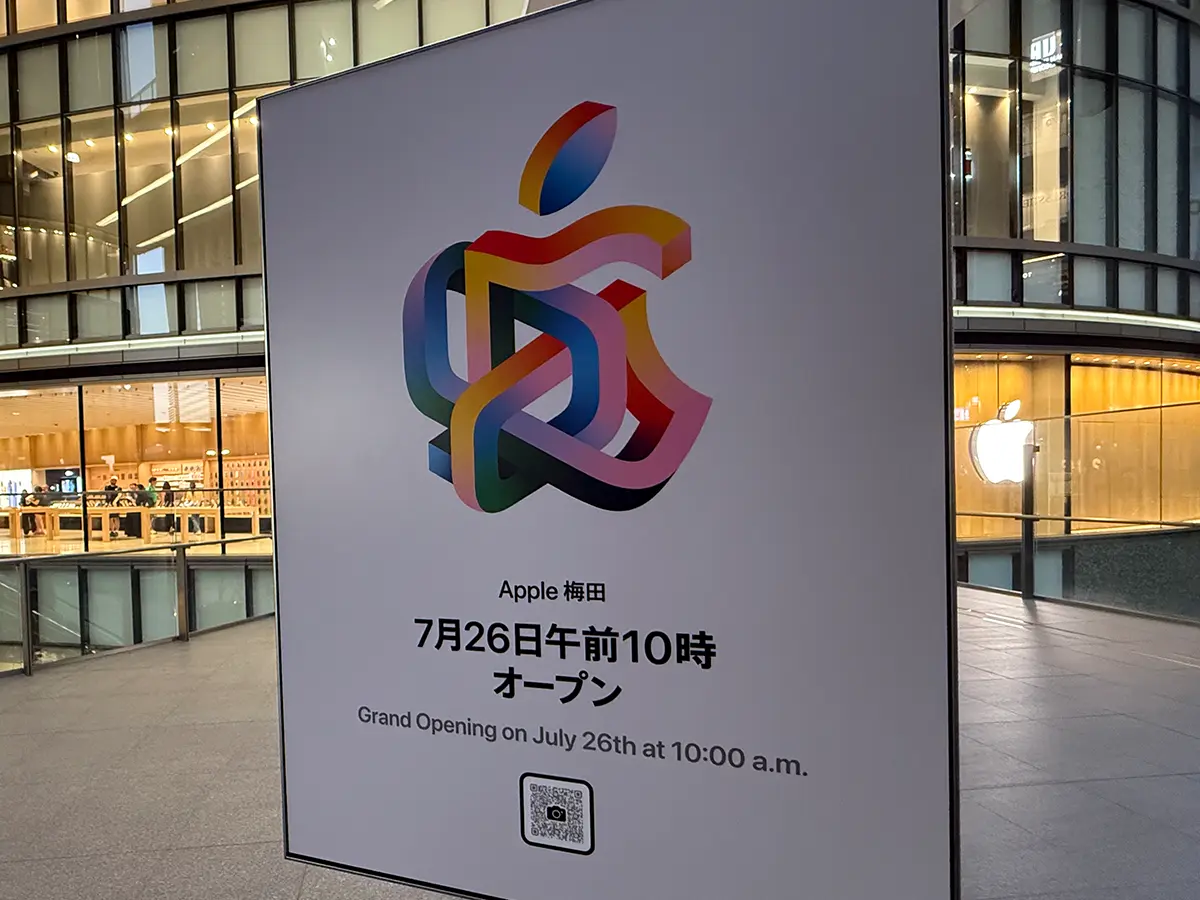 Apple梅田のオープン告知サイン