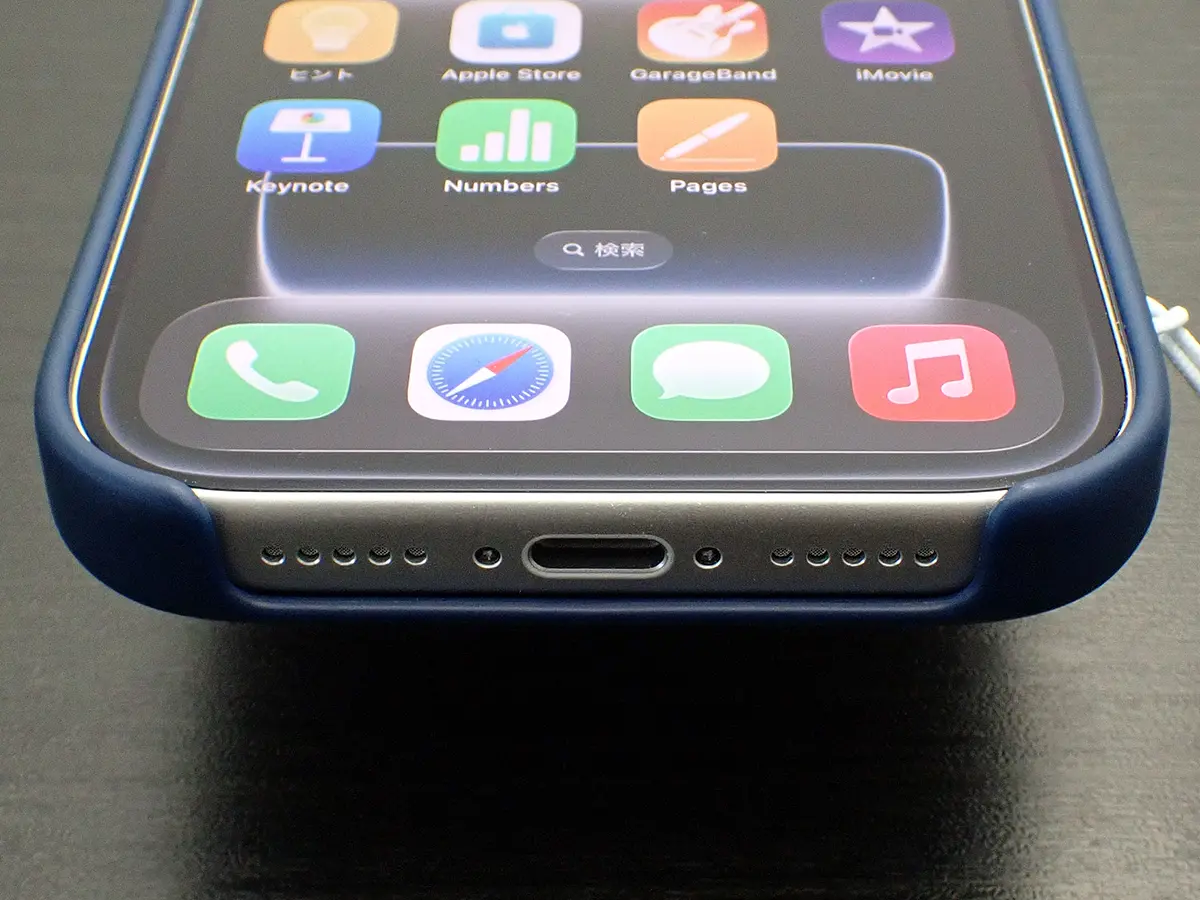 Beats iPhone 17 Pro Kickstand Case