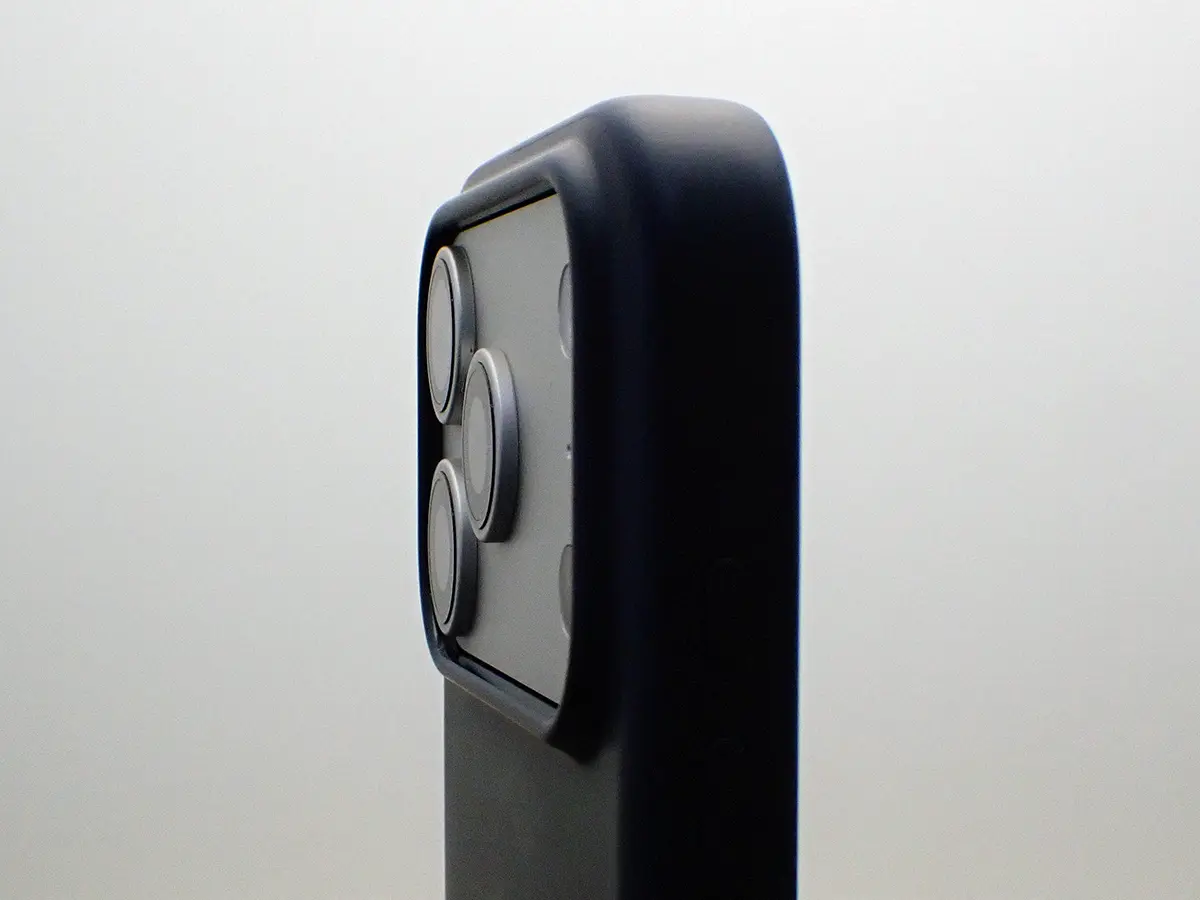 Beats iPhone 17 Pro Kickstand Case