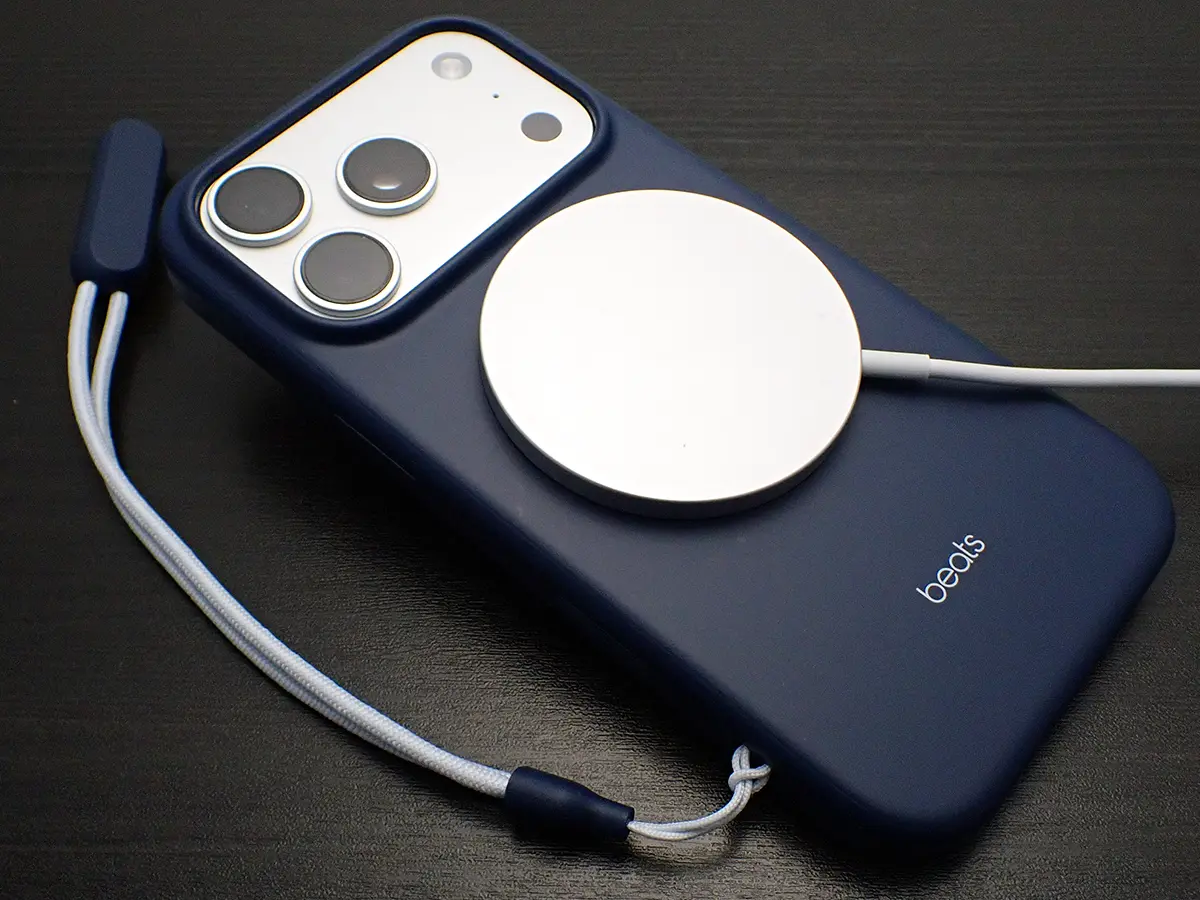 Beats iPhone 17 Pro Kickstand Case