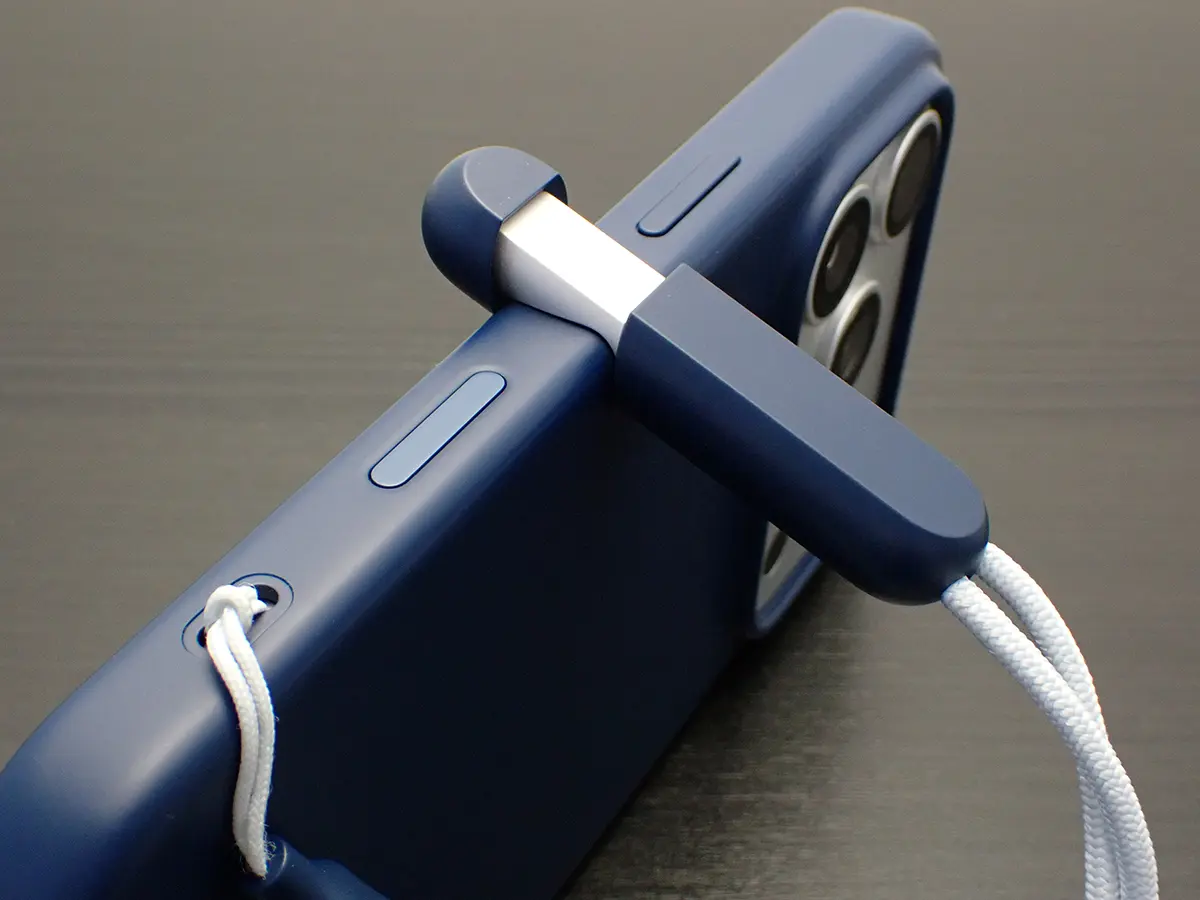 Beats iPhone 17 Pro Kickstand Case