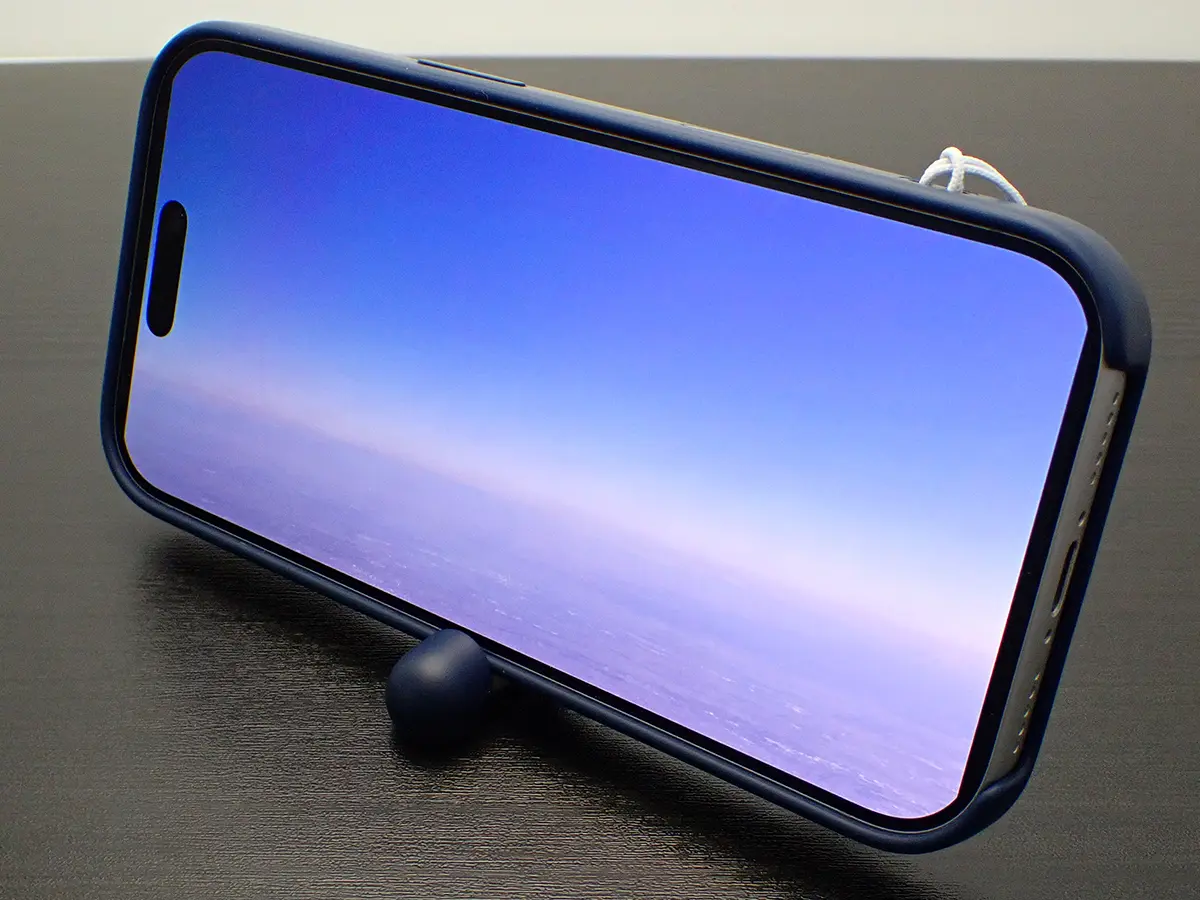 Beats iPhone 17 Pro Kickstand Case