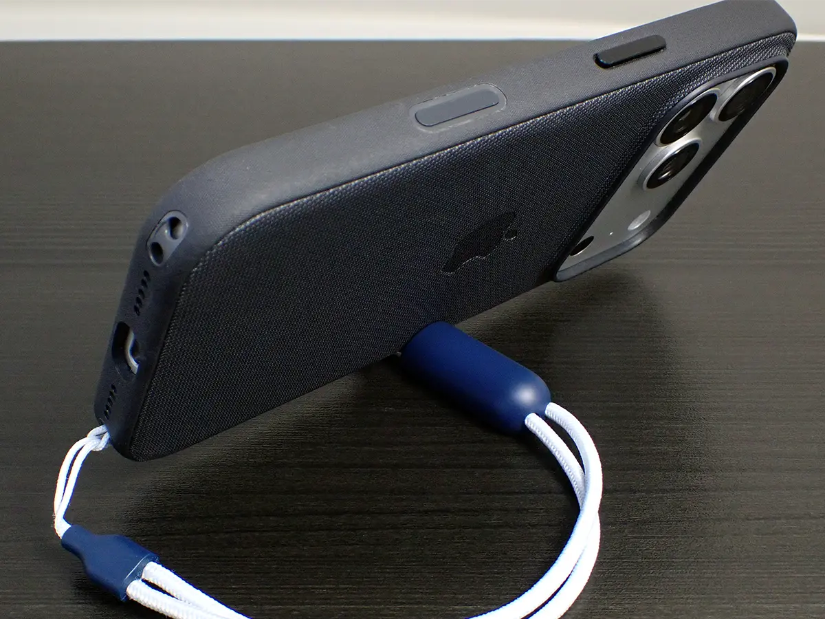 Beats iPhone 17 Pro Kickstand Case