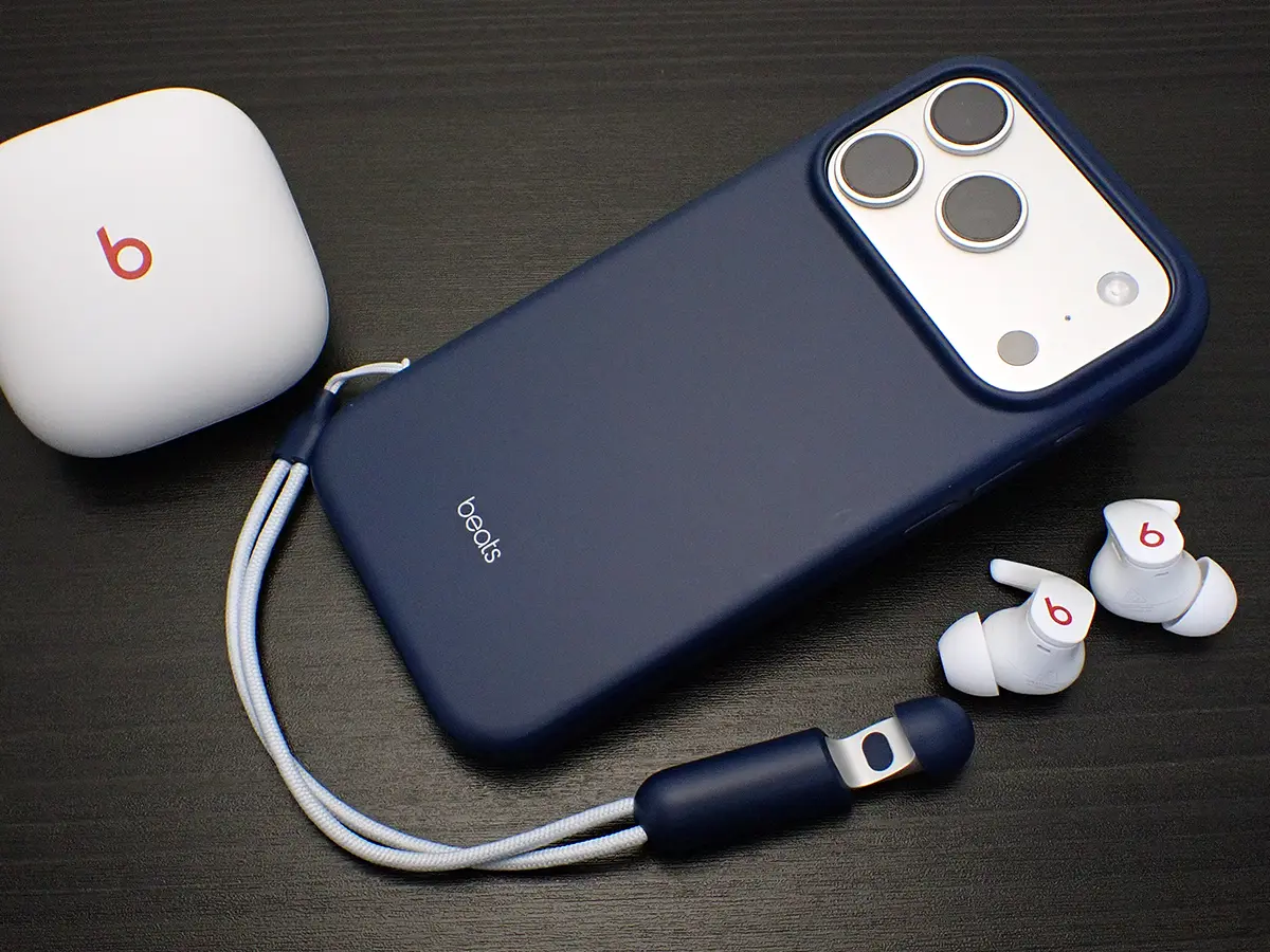 Beats iPhone 17 Pro Kickstand Case