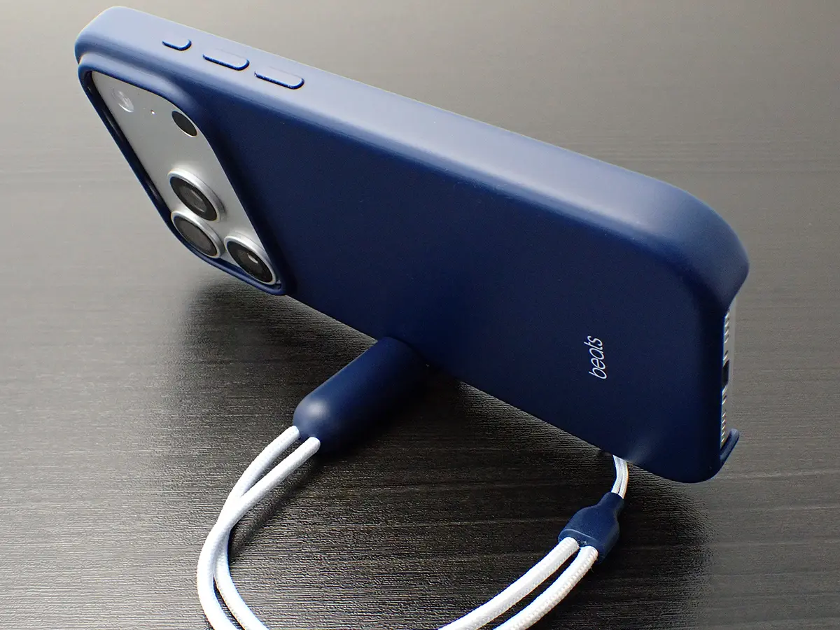 Beats iPhone 17 Pro Kickstand Case