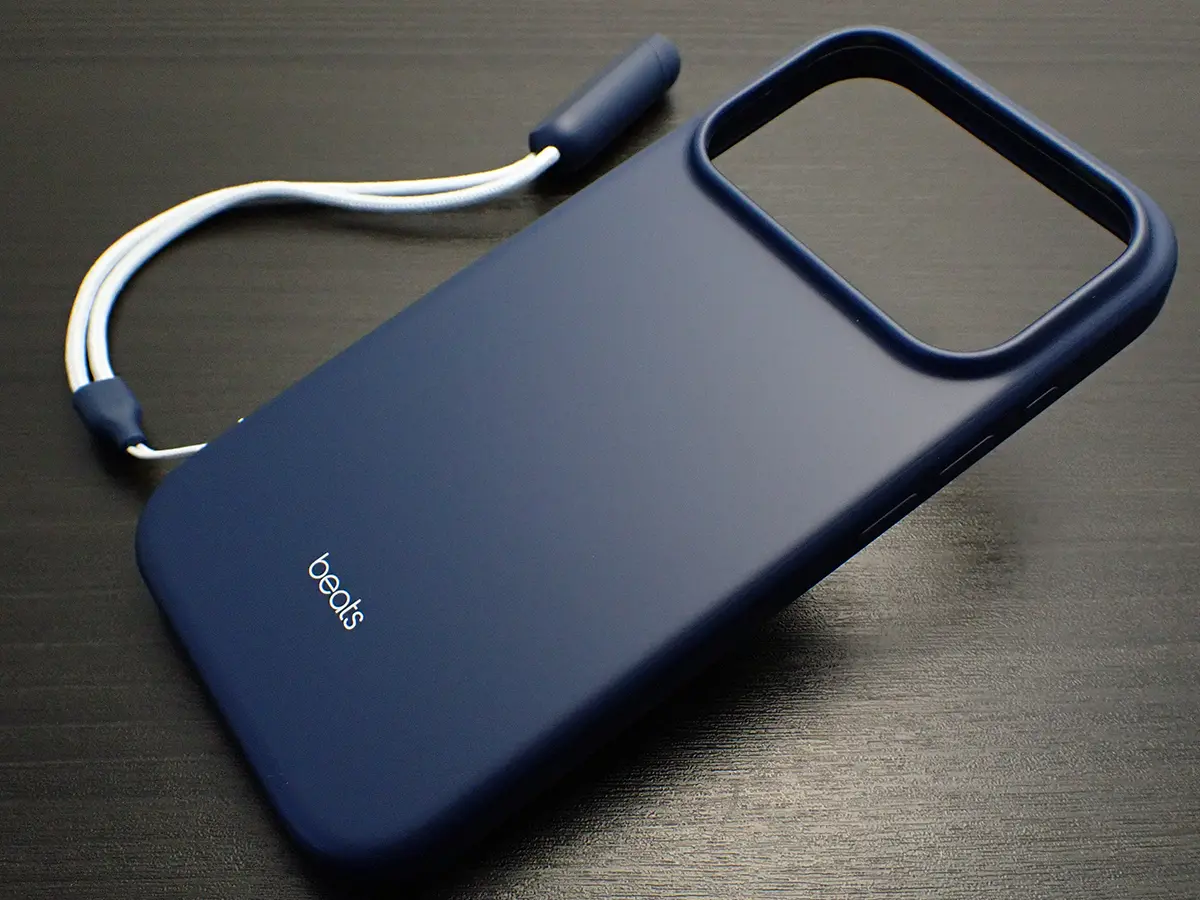 Beats iPhone 17 Pro Kickstand Case