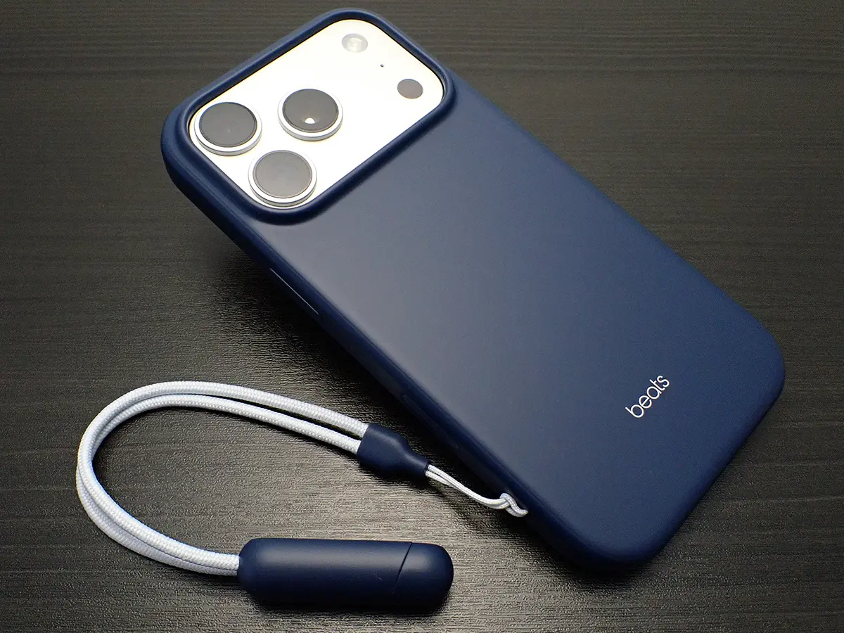 Beats iPhone 17 Pro Kickstand Case