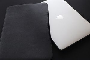 職人が作るレザースリーブ 16インチMacBook Pro用