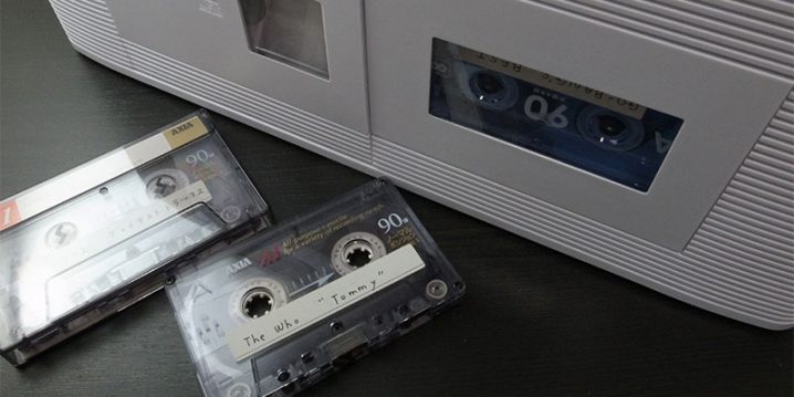 カセットテープとラジカセ