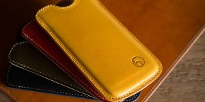 バズハウスデザイン iPhone 12/12 Pro用ハンドメイドレザーケース