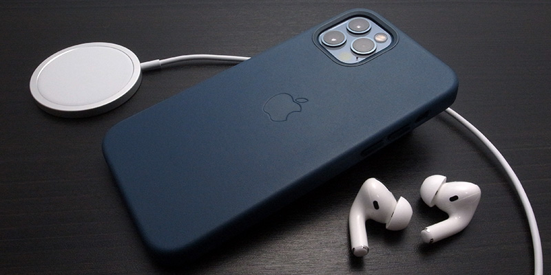 超特価格安 Apple iPhone 12 / 12 Pro レザーケース MagSafe… AEk1L