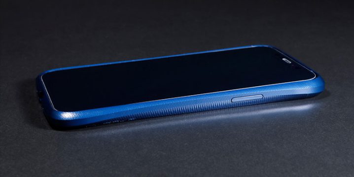 新製品】DeffのiPhone 12/12 Pro用・12 mini用アルミバンパー「CLEAVE 