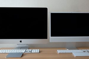 並べて置いた新旧のiMac