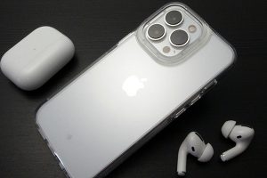 iPhone 13 Pro用ケース Caseology スカイフォール