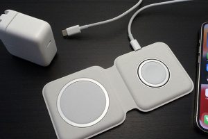 MagSafeデュアル充電パッドとApple 29W USB-C電源アダプタ