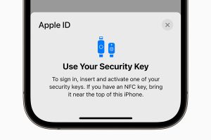 Apple ID用の物理セキュリティキー要求画面