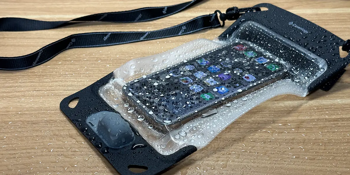 Caseology 真空ポンプ搭載スマホ防水ケース