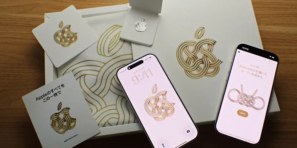 Apple銀座のリニューアルオープン記念グッズと、コンテンツを表示したiPhone